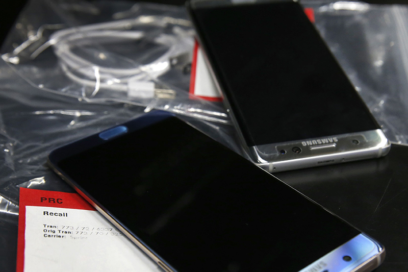 OREM, UT - SEPTEMBER 15: Several Samsung Galaxy Note 7's lay on a counter in plastic bags after they were returned to a Best Buy on September 15, 2016 in Orem, Utah. The Consumer Safety Commission announced today a safety recall on Samsung's new Galaxy Note 7 smartphone after users reported that some of the devices caught fire when charging.   George Frey/Getty Images/AFP == FOR NEWSPAPERS, INTERNET, TELCOS & TELEVISION USE ONLY ==