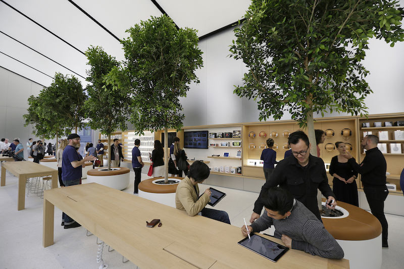 Apple Rethinking Retail